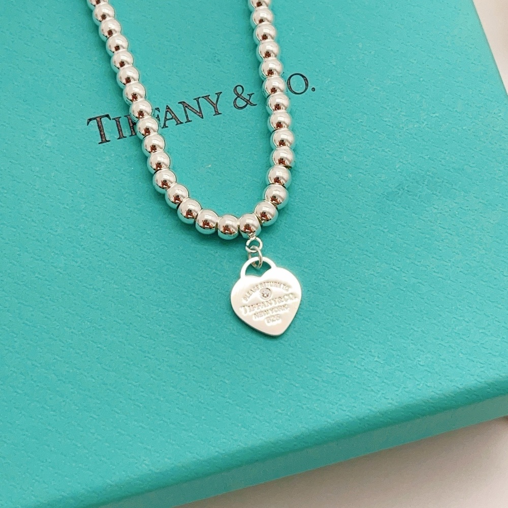 Tiffany & Co. Silver polished heart-shaped pearl necklace